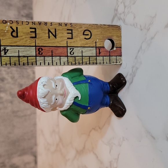 Becker & Mayer ! Quirk Gnome 2005 Figure Figurine 3 1/2" Statue gnome red hat - Picture 2 of 4